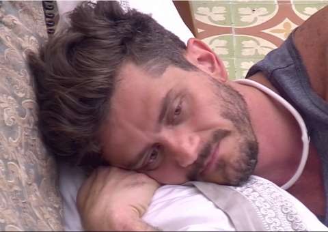 BBB17: Marcos elogia Vivian para Emilly e sister se irrita