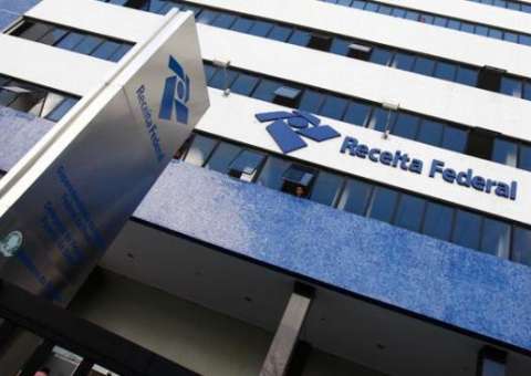 Brasileiros que moram fora têm até hoje para informar saída à Receita Federal