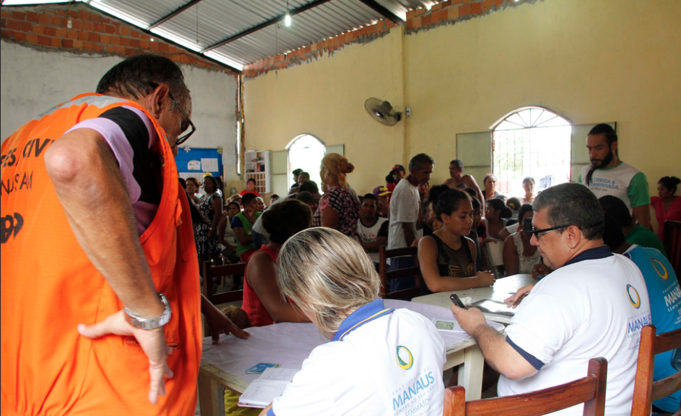 Diversos pontos de alagamentos são registrados na zona Norte de Manaus