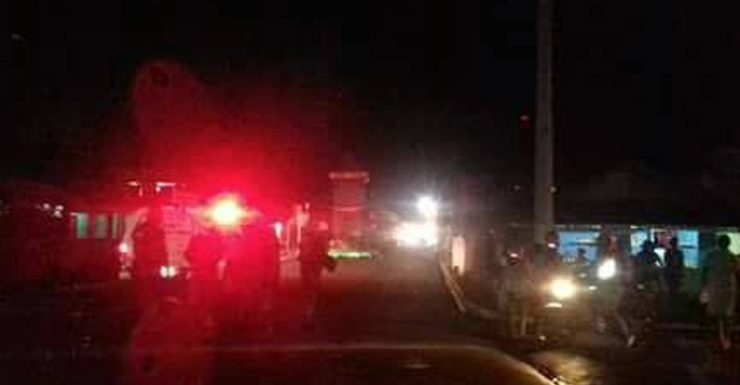 Carro alegórico encosta em fio de alta tensão e duas pessoas morrem no Amazonas