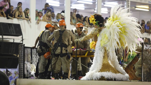 Construtores de carros alegóricos podem ter registros cassados, diz Crea  