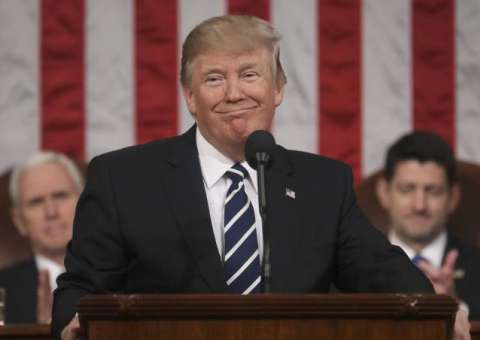  Trump adota tom conciliador em discurso no Congresso