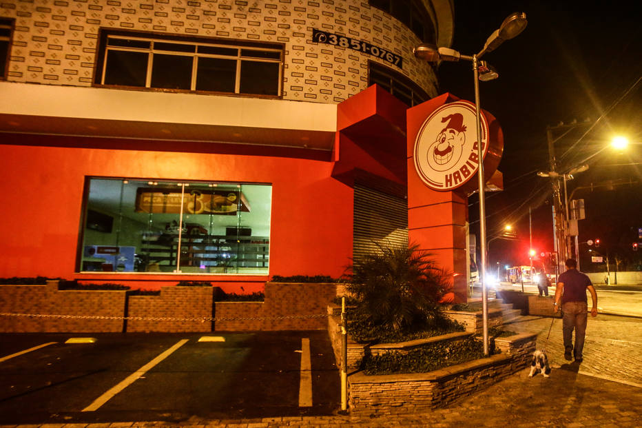 Adolescente morre na frente do Habib’s após ser agredido por seguranças do estabelecimento 
