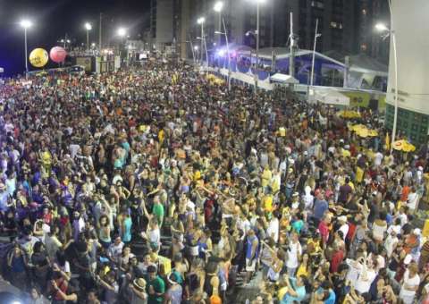 Homem é preso acusado de jogar ácido em foliões