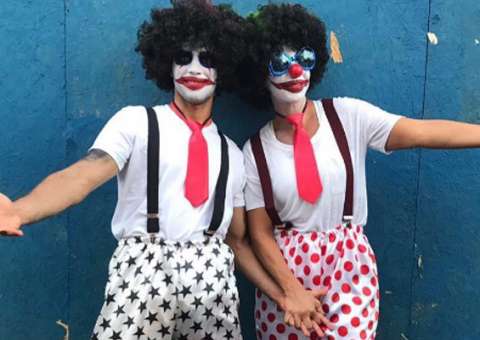 Ivete Sangalo se disfarça para aproveitar bloco de rua como anônima