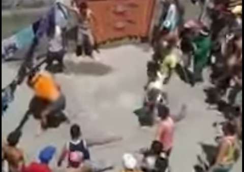 Vídeo mostra detentos durante 'luta livre' dentro de presídio no Amazonas