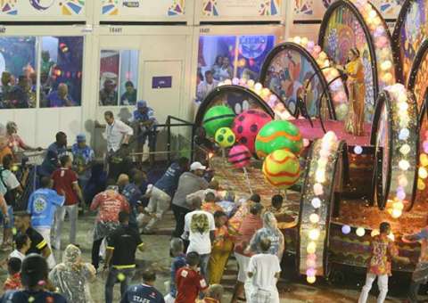 Por causa de acidentes, nenhuma escola de samba do Rio cairá este ano