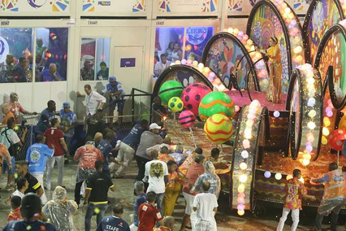 Por causa de acidentes, nenhuma escola de samba do Rio cairá este ano