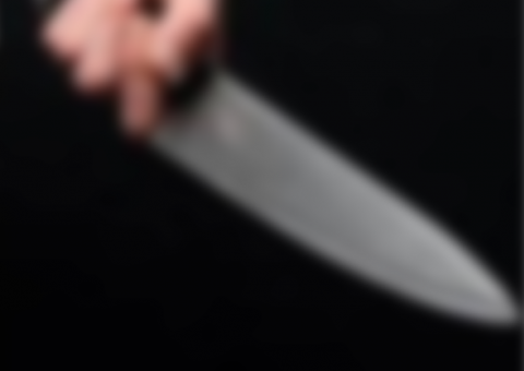 Jovem é esfaqueado após impedir bandido de roubar celular em Manaus