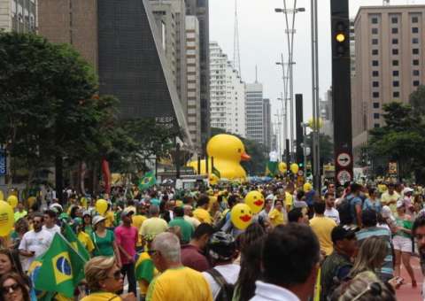 Manifestação nacional pró-Lava Jato chega a Manaus