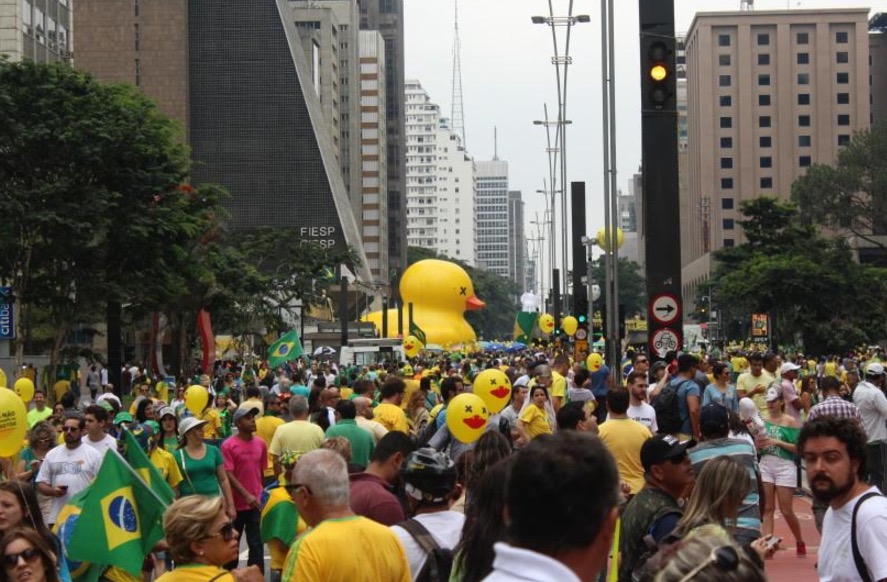 Manifestação nacional pró-Lava Jato chega a Manaus