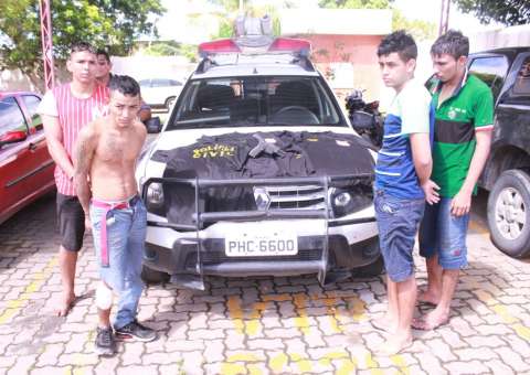 Grupo é preso suspeito de crime usando fardas e arma da PC em Manaus