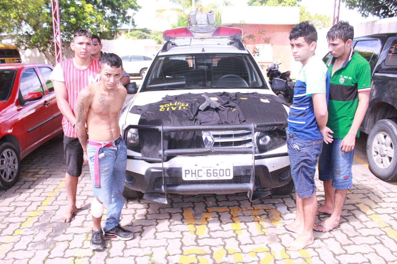 Grupo é preso suspeito de crime usando fardas e arma da PC em Manaus