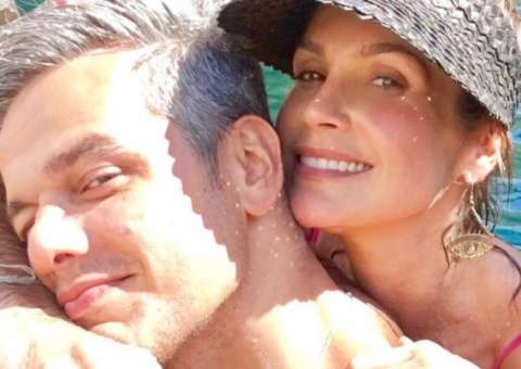  Flávia Alessandra pega Otaviano Costa de surpresa e arma casamento em Las Vegas