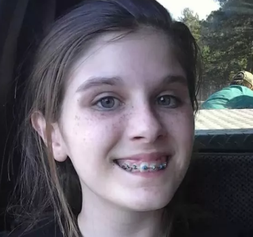 Jovem faz 'selfie' e flagra suposto fantasma ao lado do irmão