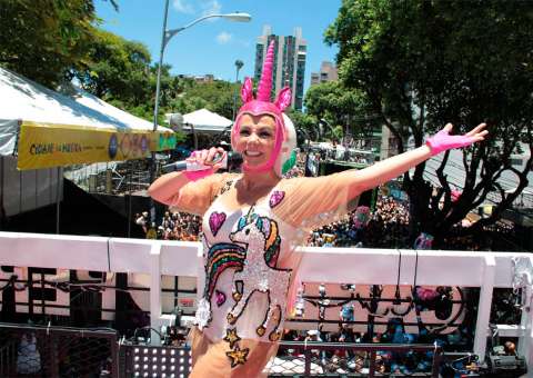 Carla Perez tem trio multado em Salvador e se revolta: 'Humilhação'