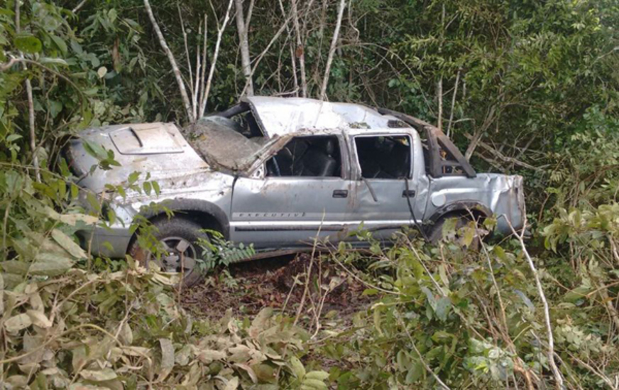 Criança tem alta após acidente de carro que matou mãe e os tios no Amazonas