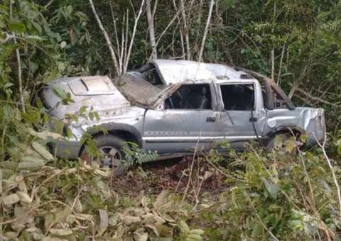 Criança tem alta após acidente de carro que matou mãe e os tios no Amazonas