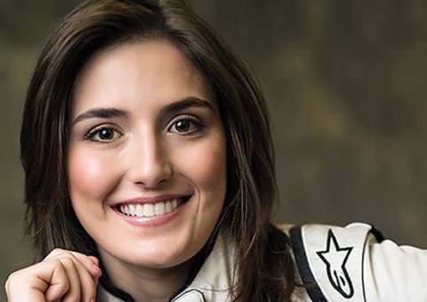 Colombiana Tatiana Calderon é a nova piloto da Fórmula 1