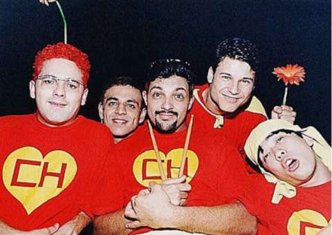 Morte dos Mamonas Assassinas completa 21 anos e fãs prestam homenagem