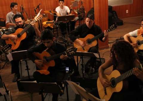 Orquestra de Violões fecha fim de semana com música brasileira no Teatro Amazonas