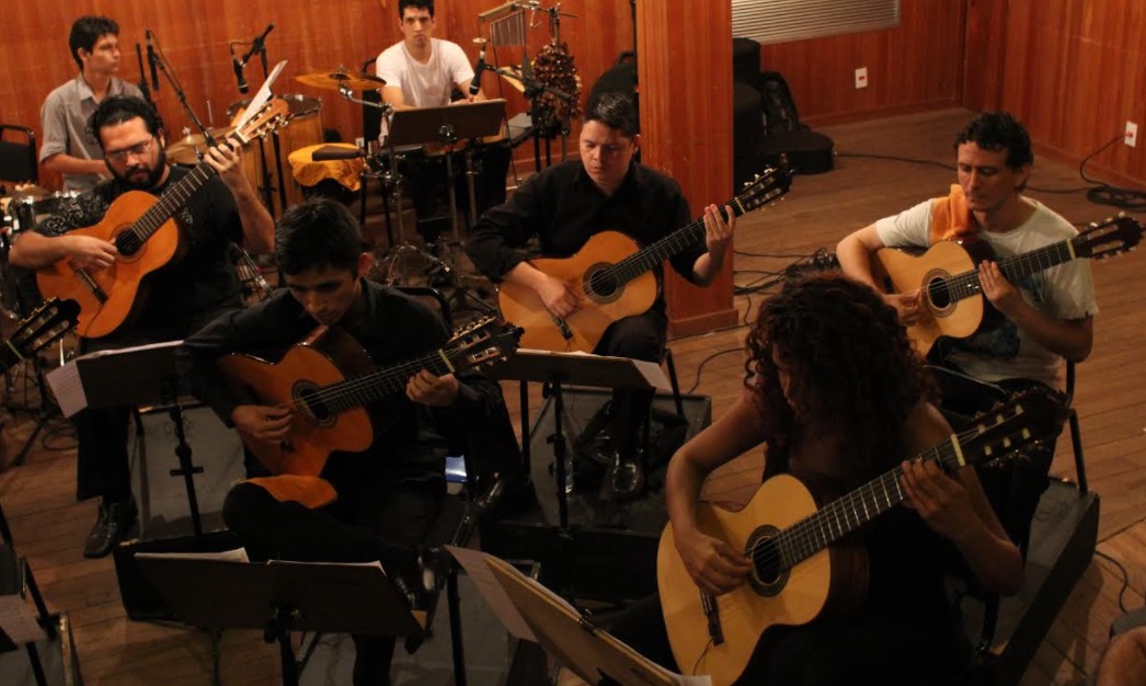 Orquestra de Violões fecha fim de semana com música brasileira no Teatro Amazonas