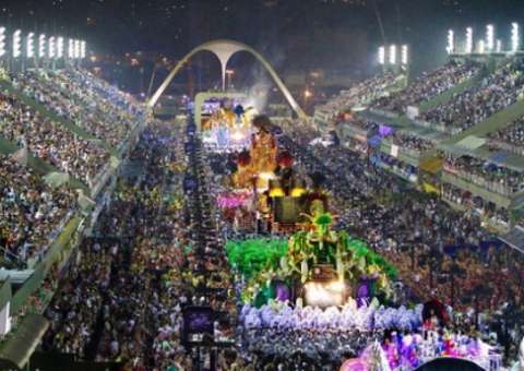 Carros alegóricos passarão por nova vistoria antes do desfile das campeãs do Rio