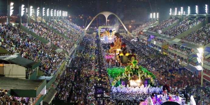 Carros alegóricos passarão por nova vistoria antes do desfile das campeãs do Rio