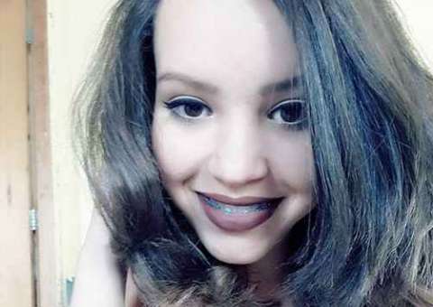 Após sair para trabalhar, jovem é achada morta com pescoço cortado 