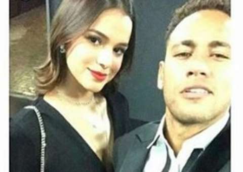 Neymar dá empurrãozinho em carreira internacional de Bruna Marquezine
