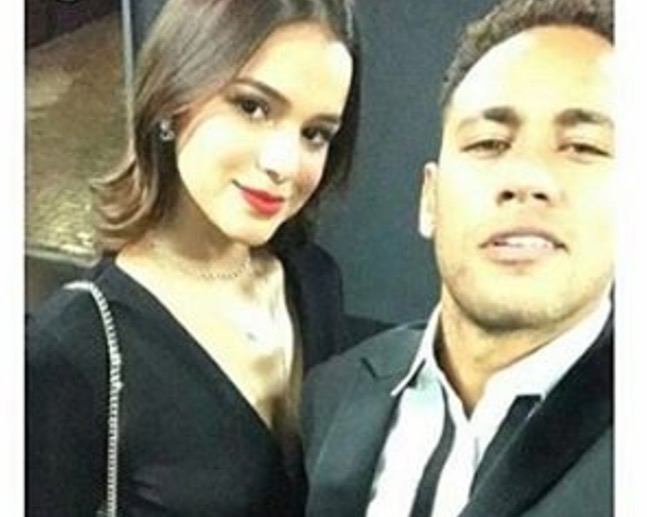 Neymar dá empurrãozinho em carreira internacional de Bruna Marquezine