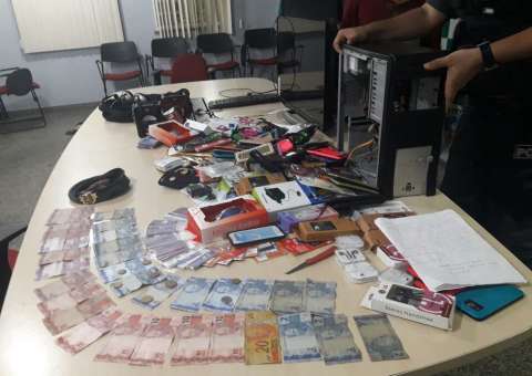 Em Manaus, adolescentes assaltam loja mas um deles fica preso no local