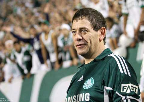 Velório de fundador da Mancha Verde é marcado por confusão