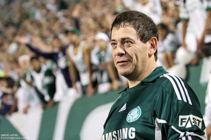 Velório de fundador da Mancha Verde é marcado por confusão