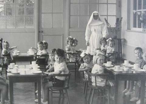 Fossa com 800 bebês é achada em orfanato católico na Irlanda 