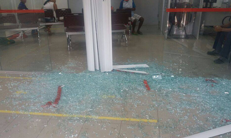 No Amazonas, grupo armado invade agência bancária para roubar e seguranças reagem