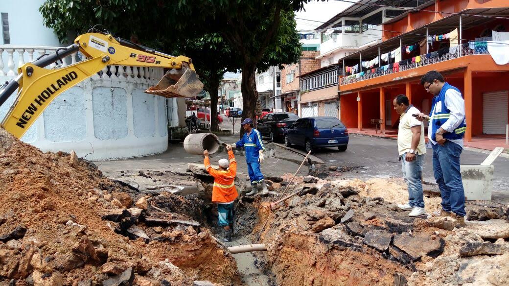 Prefeitura recupera rede de drenagem no bairro Educandos 