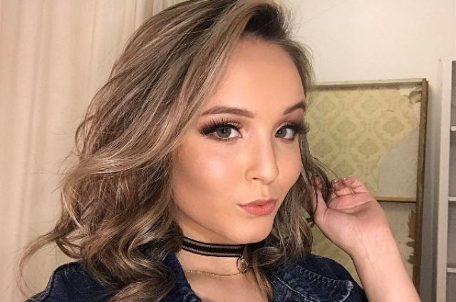 Durante entrevista Larissa Manoela se compara a Angelina Jolie