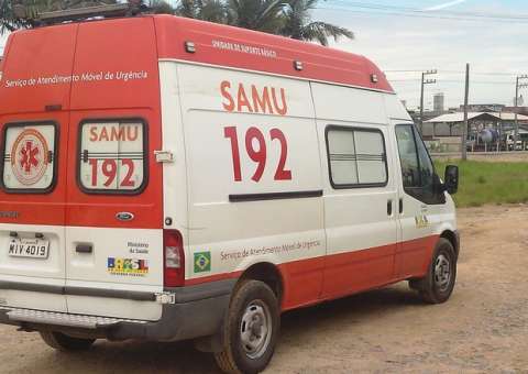 Criança leva paulada e tem afundamento de crânio após tentar defender a mãe