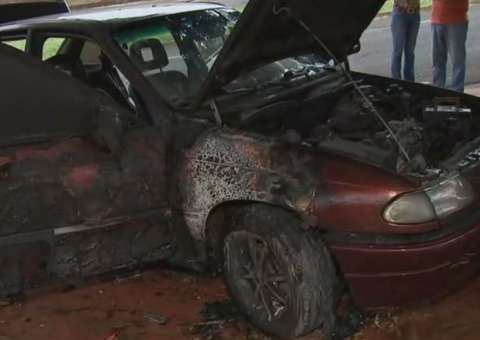 Repórter tem carro incendiado e jornal suspeita de atentado