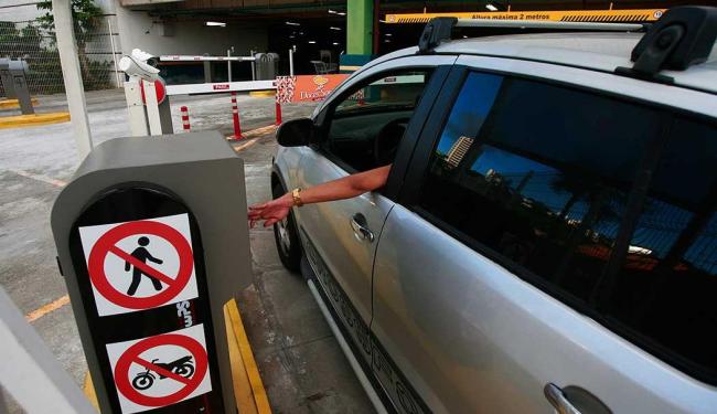  Reajuste de taxa de estacionamento em shoppings revolta clientes