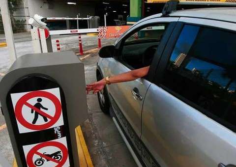  Reajuste de taxa de estacionamento em shoppings revolta clientes