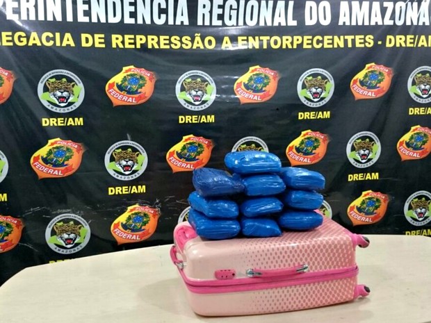 Jovem é presa ao tentar embarcar com 10kg de drogas em aeroporto de Manaus