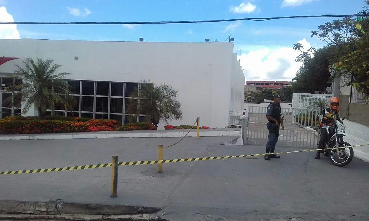 Suspeita de bomba faz avenida ser interditada em Manaus