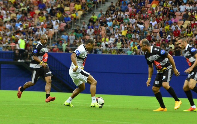 Amigos de Ronys Torres vence equipe de José Aldo em noite de solidariedade