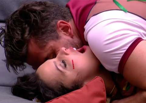 BBB17: Pai de Emilly desabafa sobre cenas quente da filha com Marcos