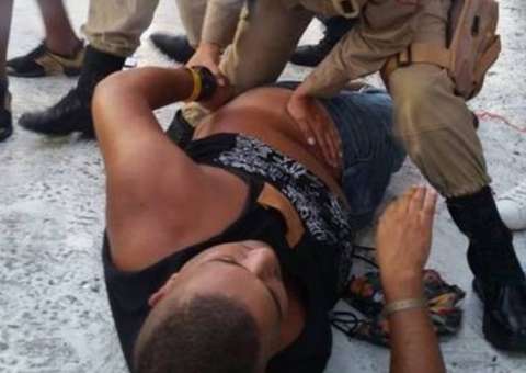 Desfile de campeãs termina com homem baleado na Sapucaí