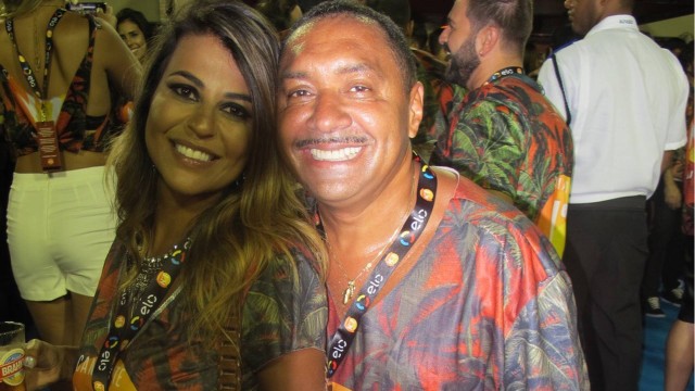 Mulher de Tiririca rouba a cena em camarote na Sapucaí :'O que é bonito é para se mostrar'