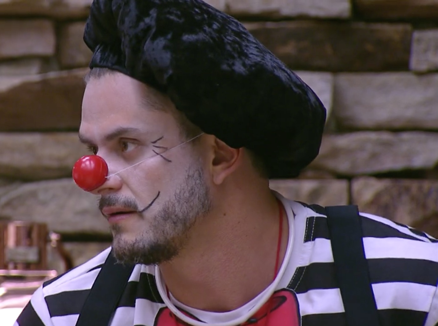 Marcos é questionado se namoro com Emilly é sério e resposta surpreende