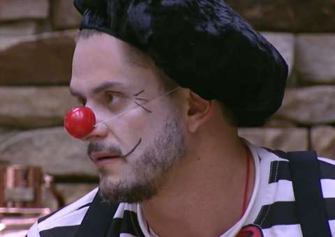 Marcos é questionado se namoro com Emilly é sério e resposta surpreende